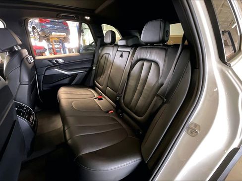 Used 2022 BMW X5 xDrive40i w/ Premium Package image 19
