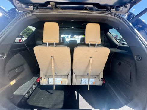 Used 2017 Ford Explorer XLT w/ Equipment Group 202A FWD image 15