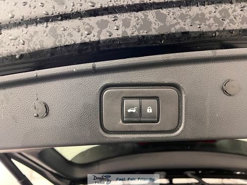 Used 2025 Nissan Pathfinder SV FWD image 31