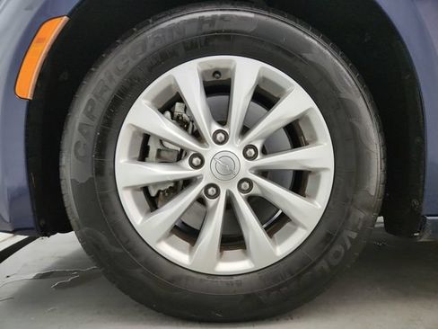Used 2018 Chrysler Pacifica Touring-L Plus FWD image 32