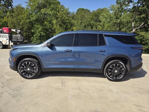 Used 2025 Chevrolet Traverse LT w/ Sun and Wheel Package FWD image 5