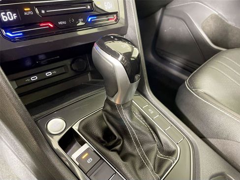 Used 2024 Volkswagen Tiguan SE AWD/4WD image 15