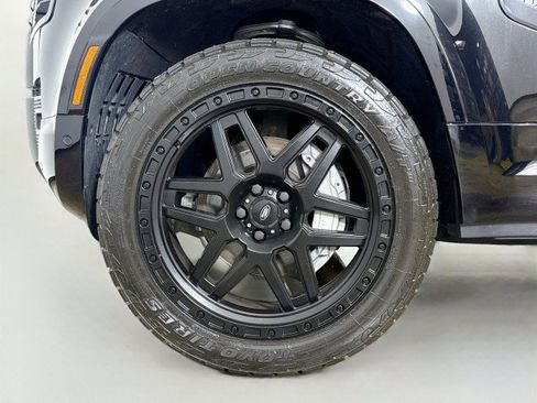 Used 2022 Land Rover Defender 110 X-Dynamic HSE AWD/4WD image 31
