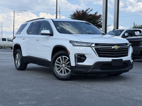 Used 2023 Chevrolet Traverse LT AWD/4WD image 2
