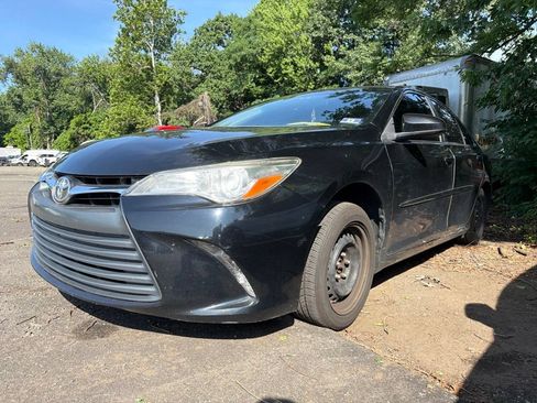 Used 2017 Toyota Camry LE w/ Protection Package (Q2) FWD image 2