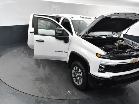 Used 2025 Chevrolet Silverado 2500 Custom w/ Custom Value Package image 21