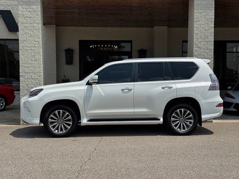 Used 2022 Lexus GX 460 Luxury w/ Accessory Package AWD/4WD image 6