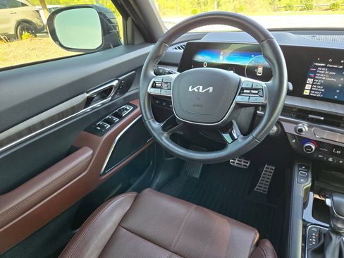 Used 2024 Kia Telluride SX w/ Towing Package AWD/4WD image 9