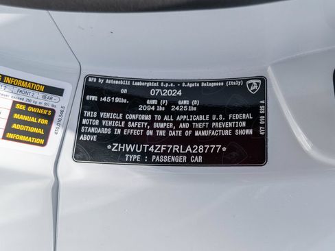 Used 2024 Lamborghini Huracan EVO AWD/4WD image 18