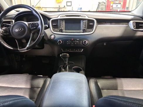 Used 2017 Kia Sorento LX w/ LX Convenience Package image 14