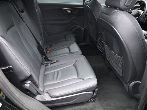 Used 2025 Audi Q7 3.0T Premium Plus AWD/4WD image 35