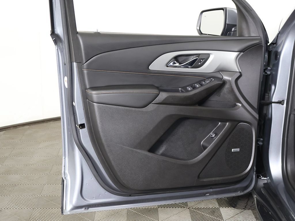 Used 2021 Chevrolet Traverse RS w/ LPO, Floor Liner Package AWD/4WD image 28