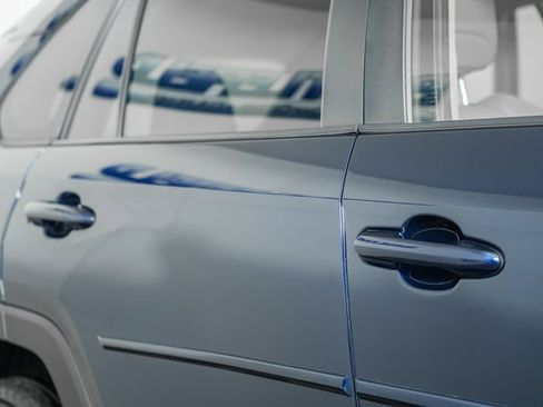 Used 2022 Toyota RAV4 XLE Premium image 18