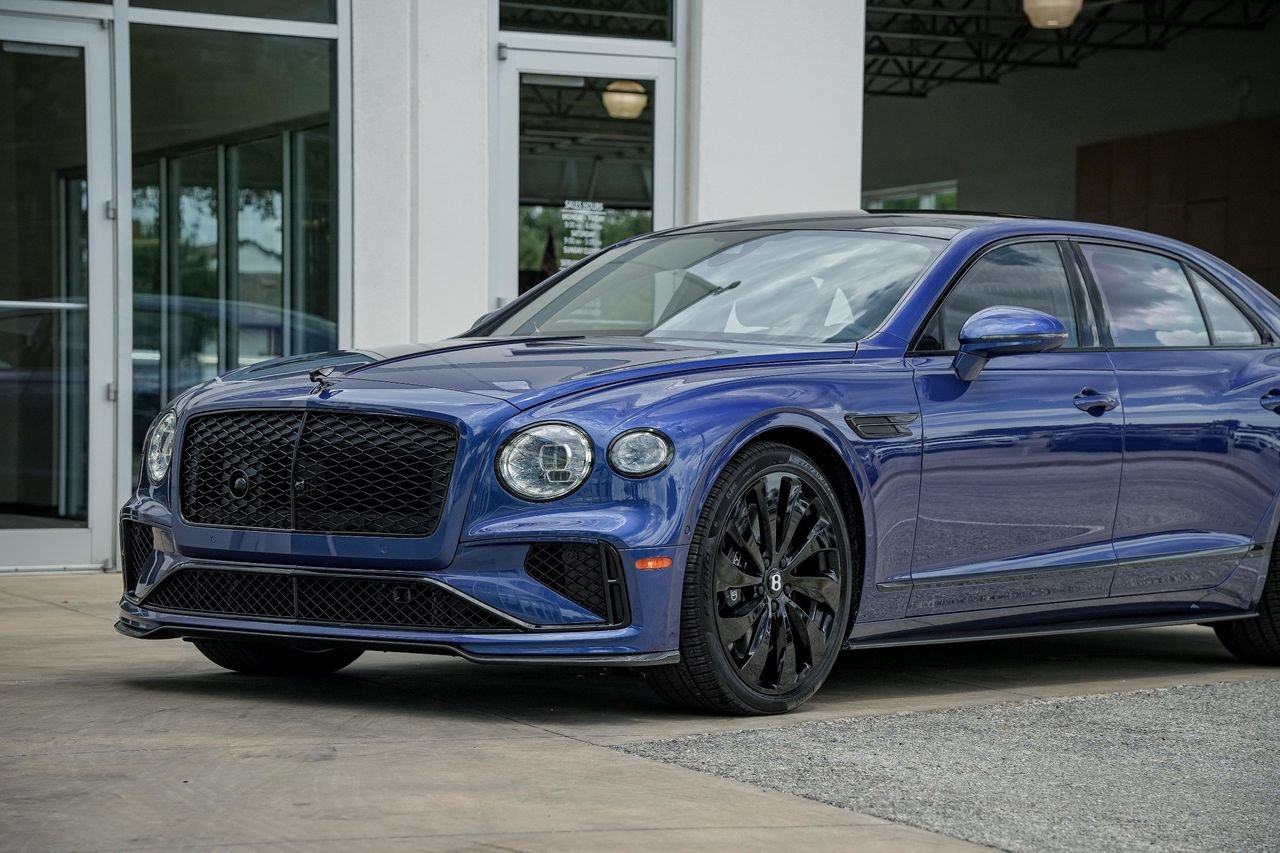 Used 2025 Bentley Flying Spur Plug-In Hybrid AWD/4WD image 11