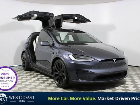 Used 2023 Tesla Model X image 1