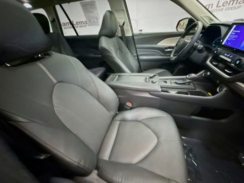 Used 2024 Toyota Grand Highlander AWD image 30