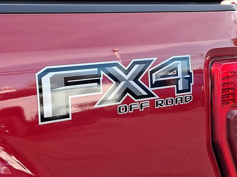 Used 2022 Ford F250 Lariat w/ Black Appearance Package image 33