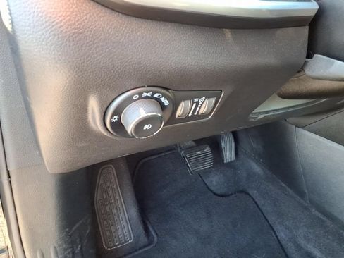 Used 2024 Jeep Compass Latitude AWD/4WD image 8