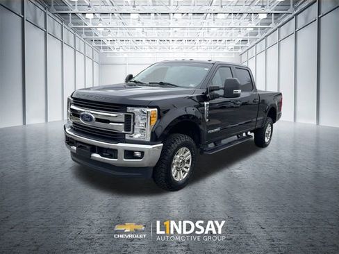 Used 2017 Ford F250 XLT w/ XLT Value Package image 4