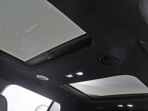 Used 2023 Chevrolet Traverse LT w/ LT Premium Package image 25