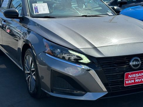 Used 2024 Nissan Altima 2.5 SV FWD image 10