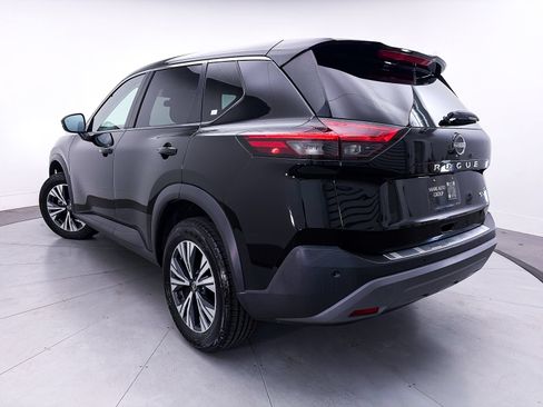 Used 2022 Nissan Rogue SV FWD image 2