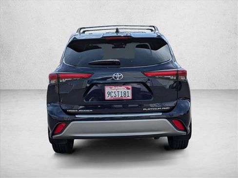 Used 2022 Toyota Highlander Platinum AWD/4WD image 7