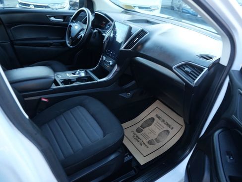 Used 2021 Ford Edge SE image 27