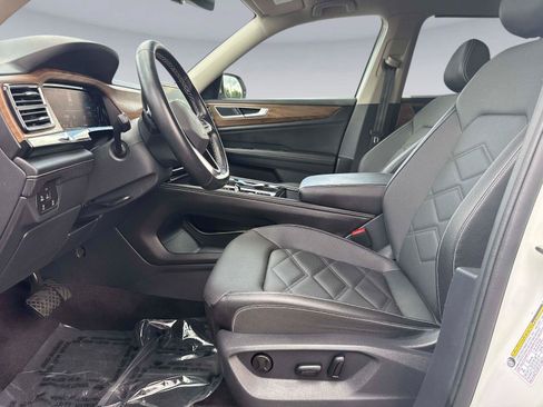 Used 2025 Volkswagen Atlas SE FWD image 24