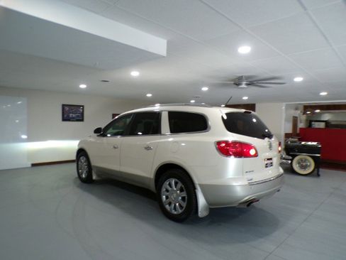 Used 2012 Buick Enclave Premium image 3