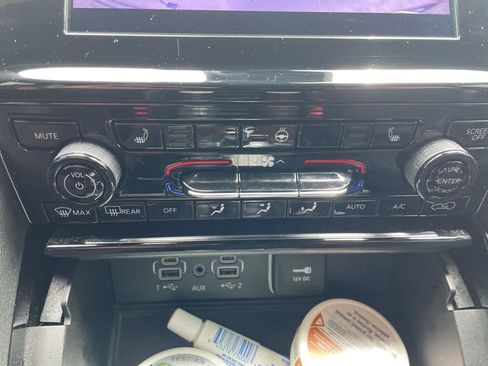 Used 2023 Jeep Grand Cherokee L Laredo AWD/4WD image 22
