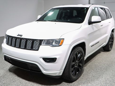 Used 2018 Jeep Grand Cherokee Altitude image 31