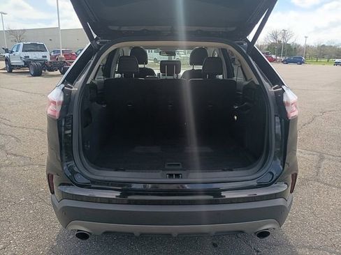 Used 2019 Ford Edge Titanium w/ Equipment Group 301A AWD/4WD image 26