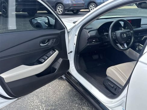 Used 2024 Honda Accord Touring image 2