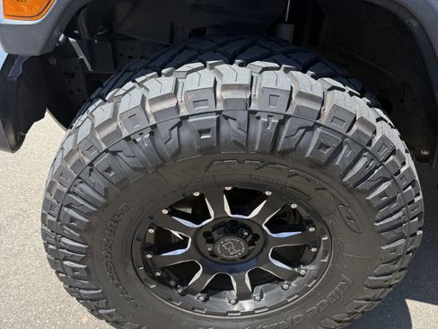 Used 2020 Jeep Gladiator Overland AWD/4WD image 4