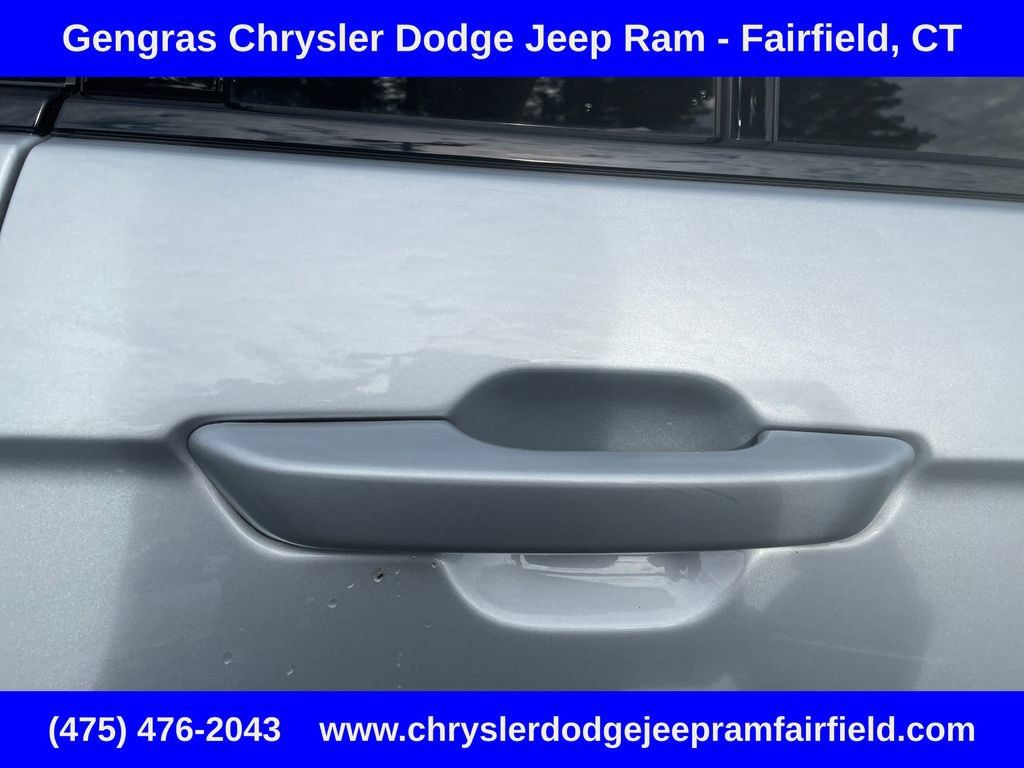 Used 2023 Jeep Grand Cherokee L Altitude AWD/4WD image 22