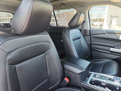 Used 2023 Ford Explorer Limited w/ Equipment Group 301A AWD/4WD image 36