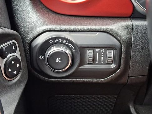 Used 2019 Jeep Wrangler Unlimited Rubicon w/ Dual Top Group AWD/4WD image 23