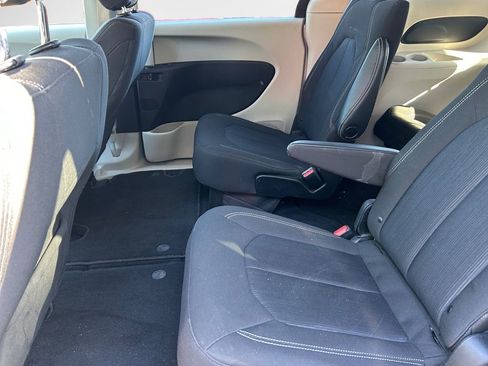 Used 2023 Chrysler Voyager LX FWD image 14