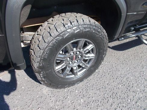 Used 2024 GMC Sierra 1500 AT4X image 12