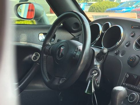 Used 2007 Pontiac Solstice Convertible w/ Premium Package RWD image 19
