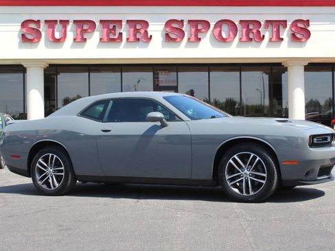 Used 2019 Dodge Challenger SXT AWD/4WD image 1