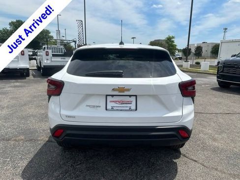 New 2026 Chevrolet Trax LS w/ LS Convenience Package FWD image 4