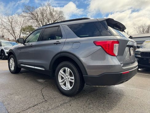 Used 2022 Ford Explorer XLT image 7
