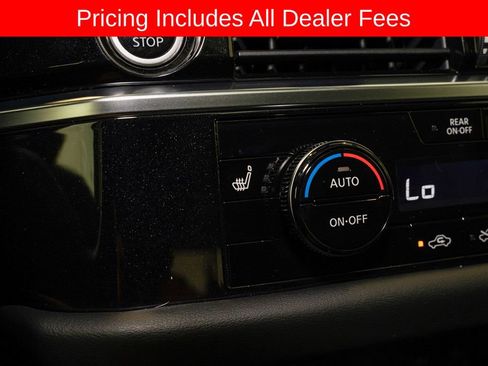 Used 2022 Nissan Pathfinder SL w/ SL Premium Package FWD image 18
