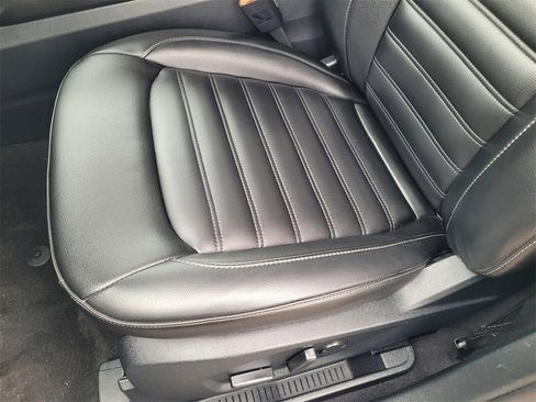 Used 2022 Ford Edge SEL w/ Convenience Package image 11