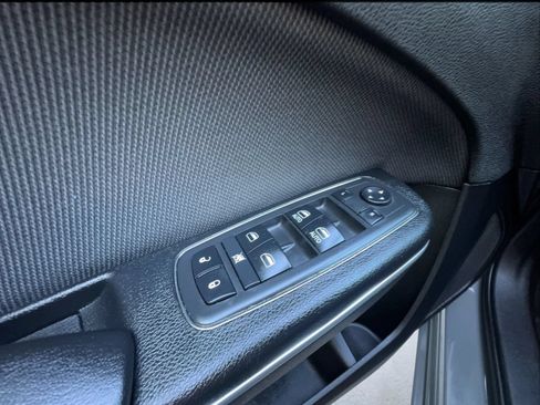 Used 2017 Dodge Charger SE RWD image 16