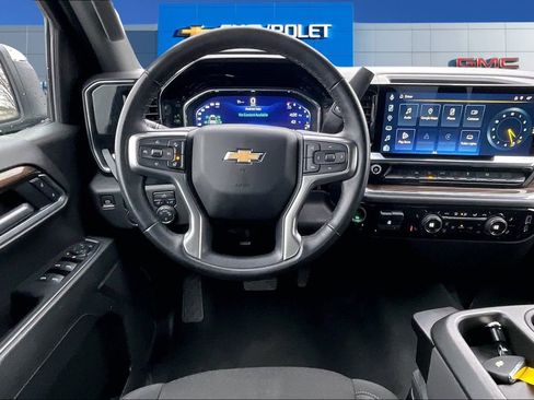 Used 2025 Chevrolet Silverado 1500 LT image 9
