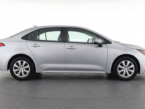 Used 2025 Toyota Corolla LE FWD image 11