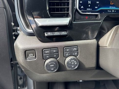 Used 2023 Chevrolet Silverado 1500 High Country image 17